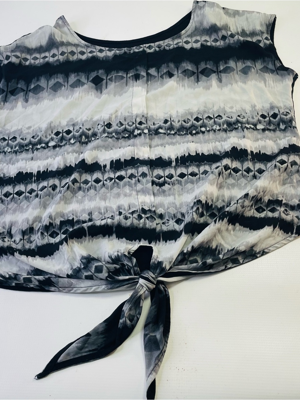 Apt. 9 Black, White & Gray Tie-Front Cap Sleeve Top